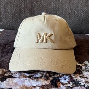 MICHAEL KORS Embroidered Signature Logo Cotton Adjustable Beige Baseball Hat NWT